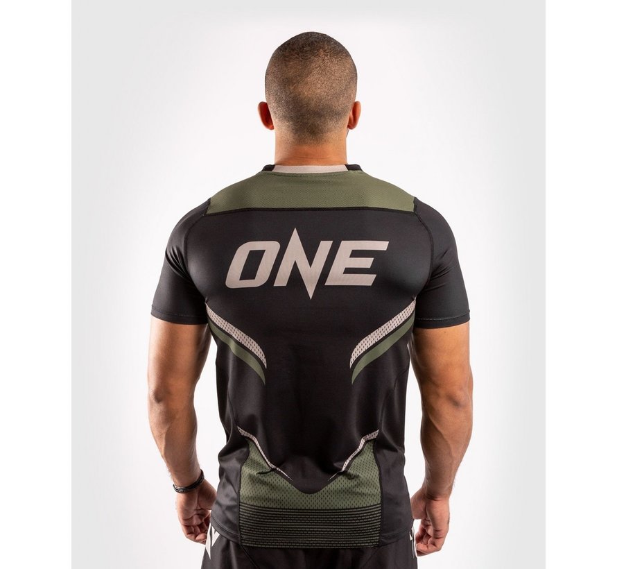 ONE FC2 Dry Tech Shirt - zwart/ Khaki