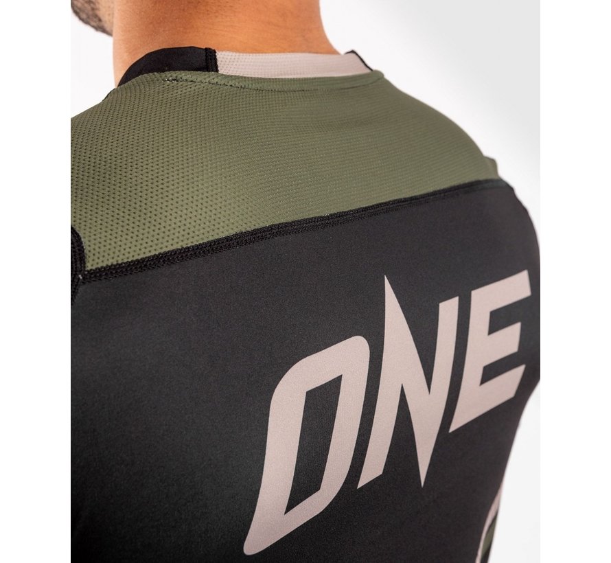 ONE FC2 Dry Tech Shirt - zwart/ Khaki