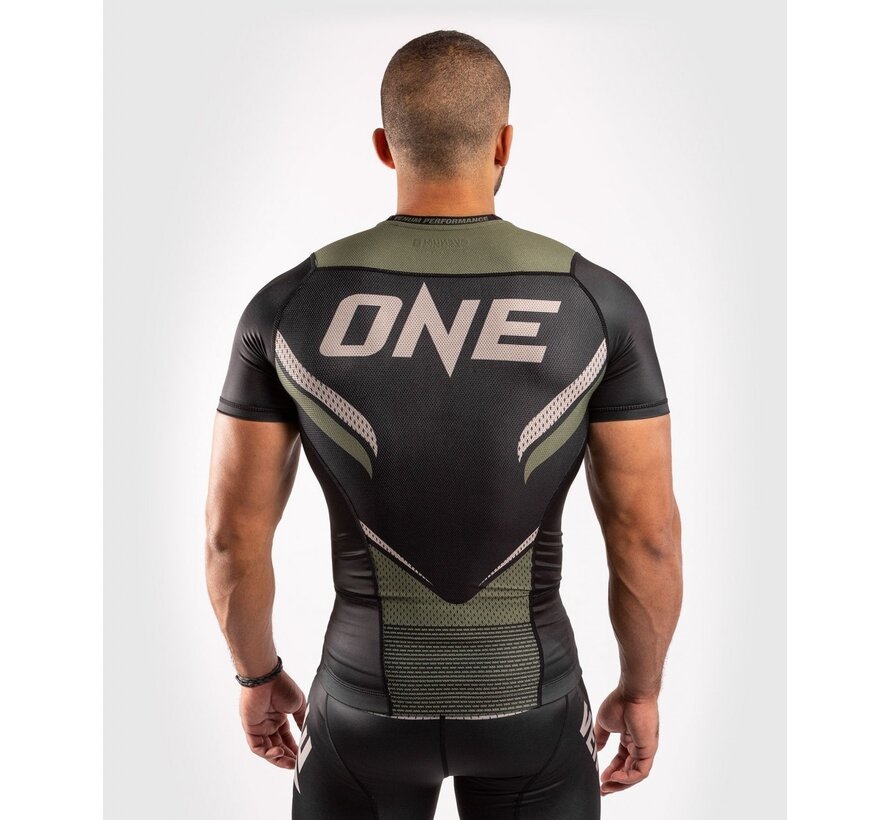 ONE FC2 Rashguard  zwart / Khaki - Maat XL - OP=OP