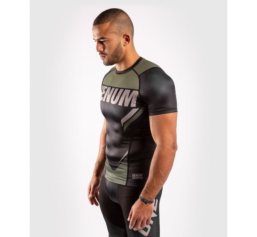 ONE FC2 Rashguard  zwart / Khaki - Maat XL - OP=OP