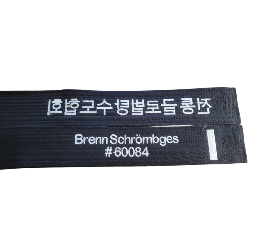 Eigen ontworpen zwarte band