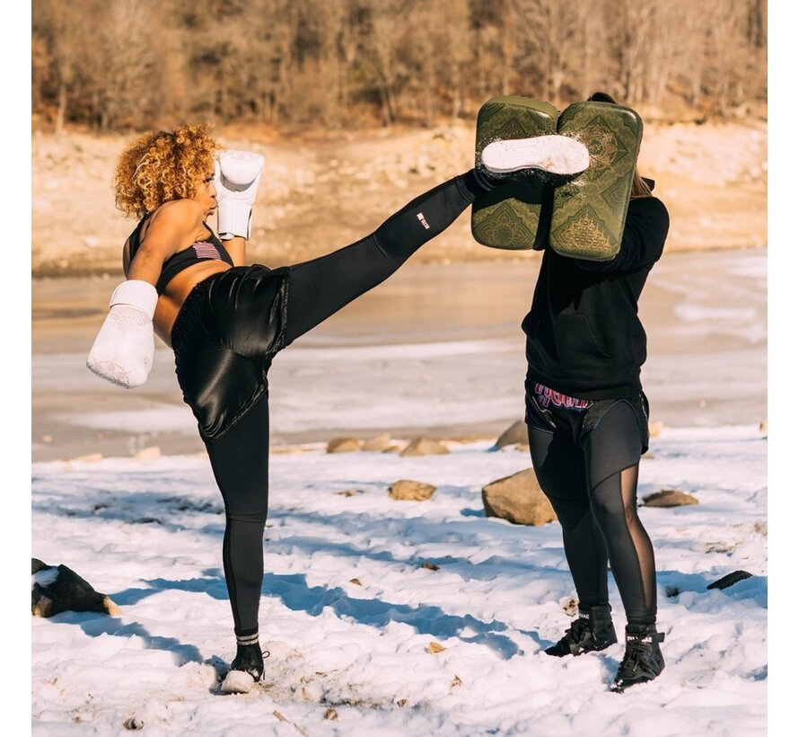 SakYant II Leren Schopkussen