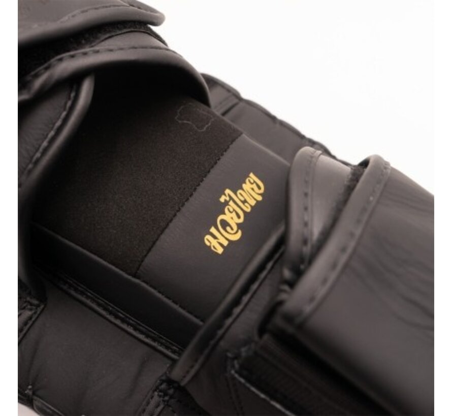 SakYant II Leren Schopkussen