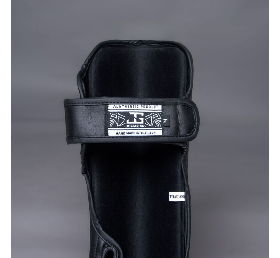 Joya STRIKE Scheenbeschermers -Zwart