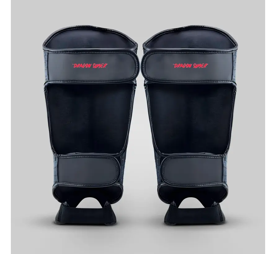 Fumetsu Dragon Slayer scheenbeschermers blauw/zwart/rood