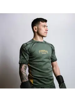 Fumetsu Fumetsu Oni rashguard met korte mouwen, kaki/goud/zwart