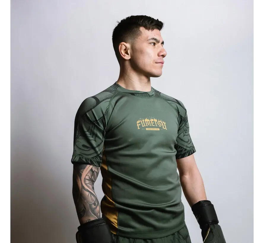 Fumetsu Oni rashguard met korte mouwen, kaki/goud/zwart