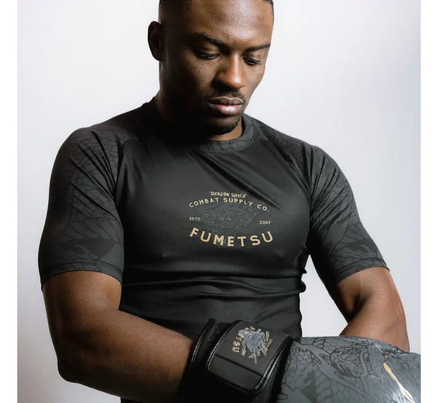 Fumetsu Dragon Slayer rashguard met korte mouwen, zwart/goud