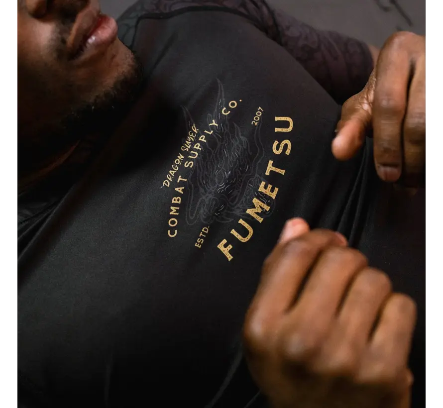 Fumetsu Dragon Slayer rashguard met korte mouwen, zwart/goud