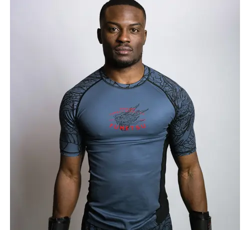 Fumetsu Fumetsu Dragon Slayer rashguard met korte mouwen, blauw/zwart/rood