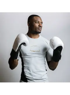 Fumetsu Fumetsu Dragon Slayer rashguard met korte mouwen, wit/zwart/goud