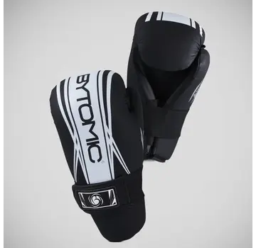 Bytomic Zwart/witte Bytomic Axis V2 Point Fighter-handschoenen