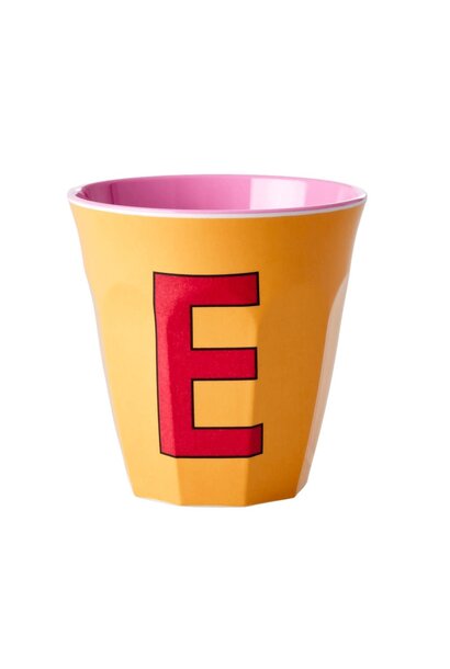 Melamine Tasse mit Buchstabe E apricot