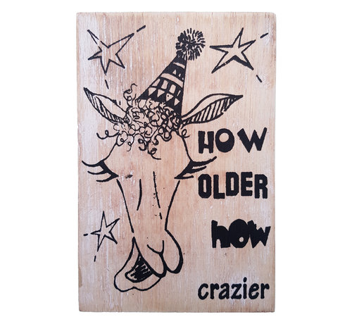 Houten Postkaart "How older how crazier"