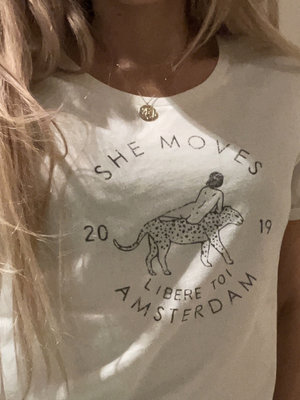 She Moves - Yoga- en Sport Kleding T-shirt Lena