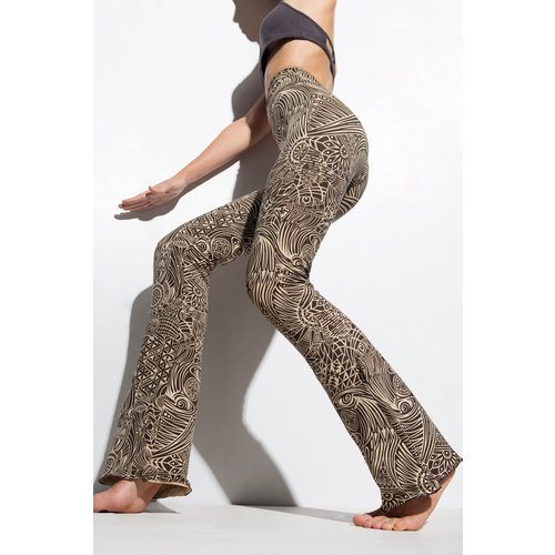 Funky Simplicity - Duurzame Yoga Kleding High Waist Flare Legging Cream/Brown Tribal