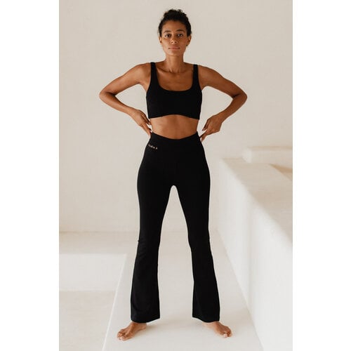 Studio K Yogawear- Yoga en Lounge Kleding Lola Bamboo Flare Legging Zwart