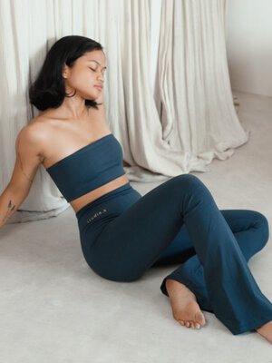Studio K Yogawear- Yoga en Lounge Kleding Lola Bamboo Flare Legging Ocean Blue Extra Long