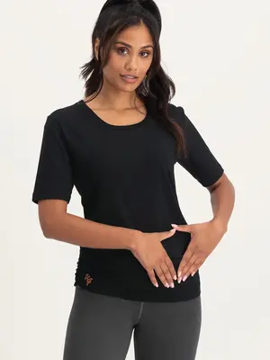 Urban Goddess - Duurzame Yoga- Pilates en Active Kleding Kami Yoga Tee Zwart