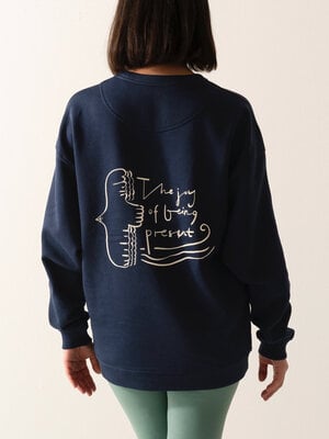 Spica - Yoga en Sportkleding The Joy of Being Present Oversized Sweatshirt Marineblauw