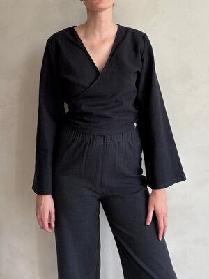 The View Yoga Lijn Linen Top Black