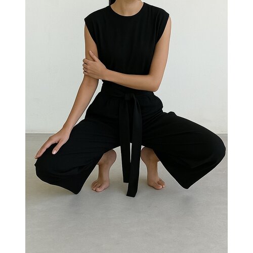 Inti Yoga Studio - Yoga en Lounge Kleding Anja Top Zwart Inti Yoga Studio - Yoga en Lounge Kleding Anja Top Zwart