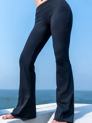 Funky Simplicity - Duurzame Yoga Kleding Flare Legging Mid Waist Zwart