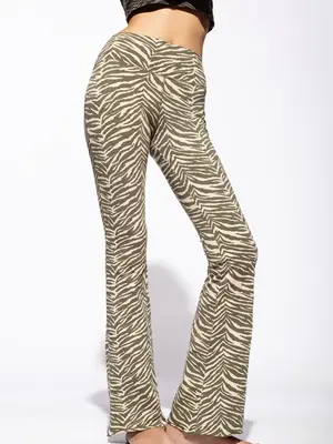 Funky Simplicity - Duurzame Yoga Kleding Flare Legging Cream Olive Zebra