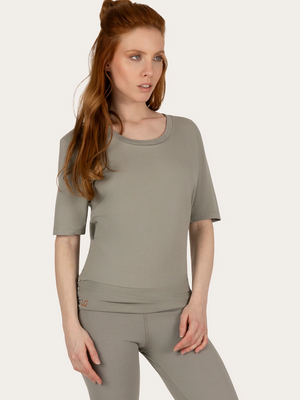 Urban Goddess - Duurzame Yoga- Pilates en Active Kleding Kami Yoga Tee Smokey Quartz
