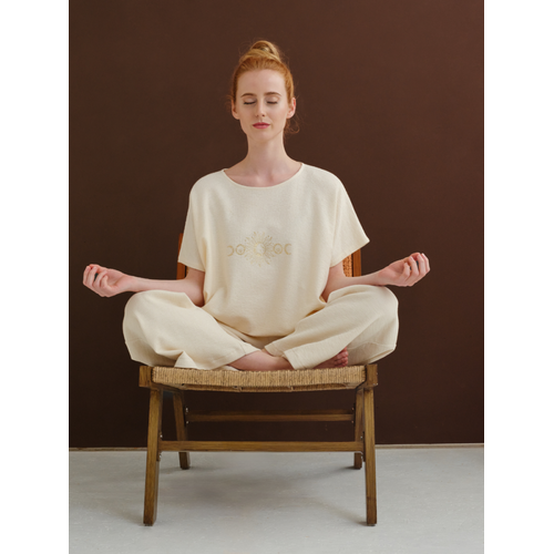 The Spirit of Om- Yoga Kleding van Biologisch Katoen Shirt Pitana Creme