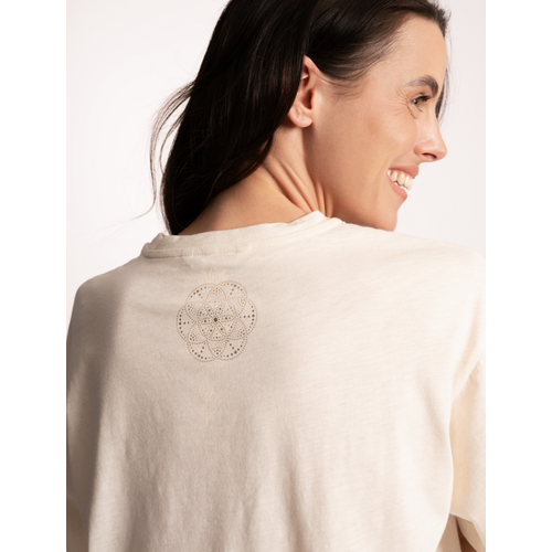 The Spirit of Om- Yoga Kleding van Biologisch Katoen Korte Mouw Shirt Priya Creme