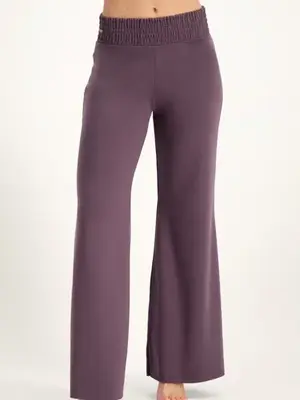 Urban Goddess - Duurzame Yoga- Pilates en Active Kleding Flow Wijde Yoga Broek Berry