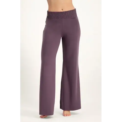 Urban Goddess - Duurzame Yoga- Pilates en Active Kleding Flow Wijde Yoga Broek Berry