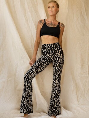 Funky Simplicity - Duurzame Yoga Kleding Flare Legging Lion Fish Creme Zwart Super High Waist