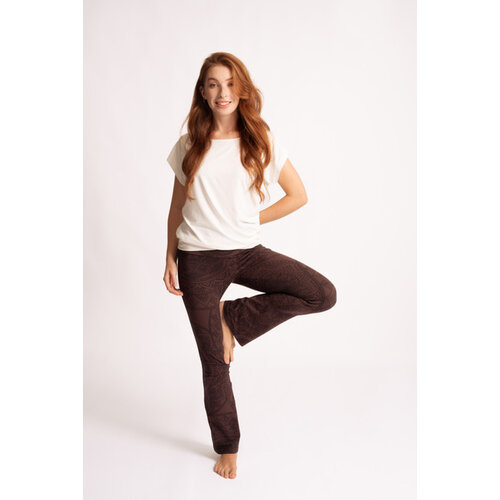 The Spirit of Om- Yoga Kleding van Biologisch Katoen Yoga Broek Flare Guna Bruin
