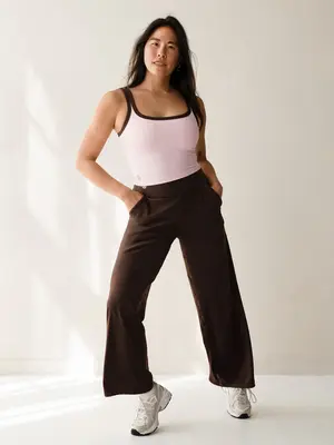 Spica - Yoga en Sportkleding Chill Flow High-Rise Pants Espresso