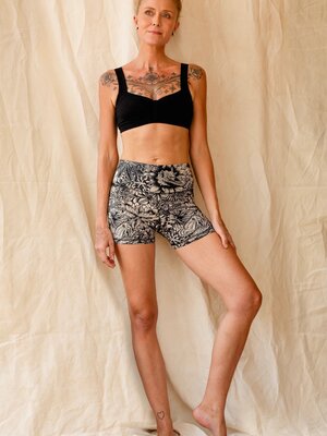Funky Simplicity - Duurzame Yoga Kleding Short Hoge Taille Bloom Creme Zwart