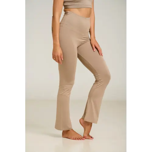 Shambhala Barcelona- Yoga en Sportkleding Shakti Flare Pant Clay