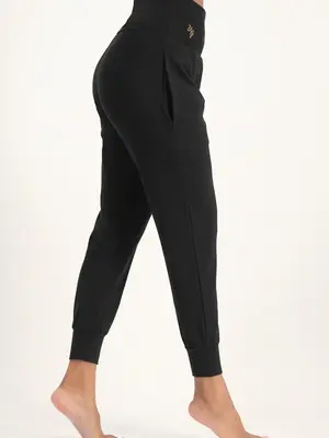 Urban Goddess - Duurzame Yoga- Pilates en Active Kleding Yoga Broek Bhumi Zwart