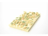 SJOKOLAT White chocolate with wasabi peanuts