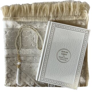 Mirac Gift set cream with a luxurious velvet prayer rug, pearl tasbih and Dutch translated Koran Kerim
