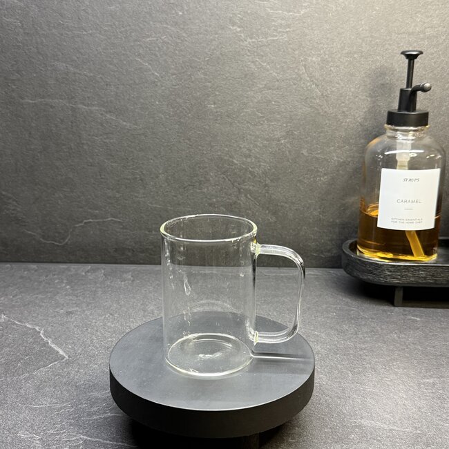 Mirac  Naomi drinking glasses