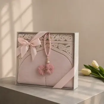 Gift set with a prayer rug 