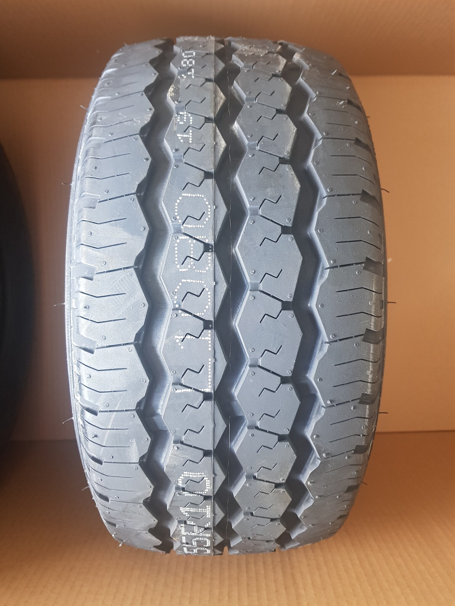 Reifen 195/55R10C 98/96P, TL, CR-966, verstärkt, 10PR, M+S, passend für alle gängigen Anhängertypen