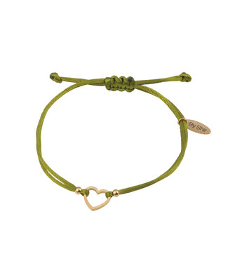 By Shir Armband aus Seidenkordel mit grünem Herzchen (vergoldet) aus Edelstahl