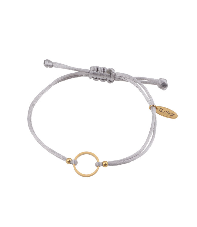 By Shir Armband aus grauem Seidenkordel mit rundem (vergoldetem) Edelstahl