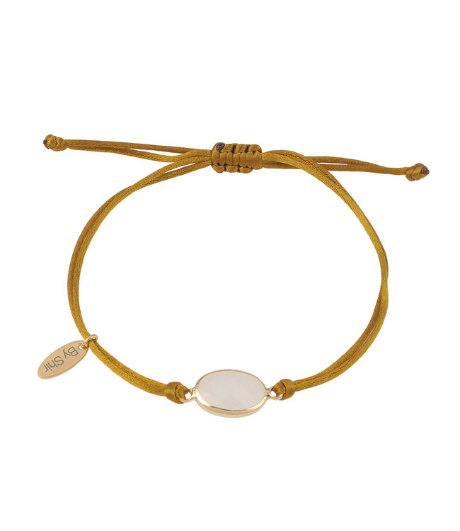 By Shir Armband aus Seidenband mit olivstein und weiß