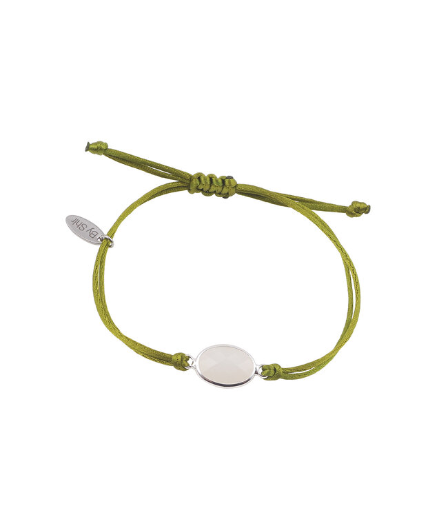 By Shir Armband silk koord groen steen wit
