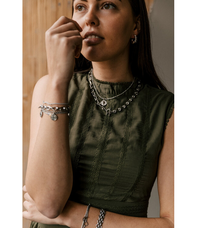 By Shir Short chain with Howlite white gemstones and a stainless steel coin