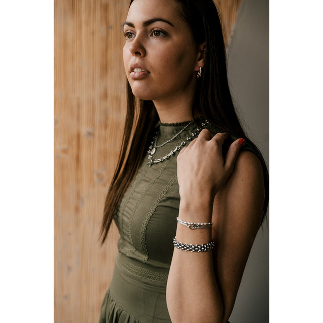 By Shir Short chain with gray agate gemstones and a stainless steel coin